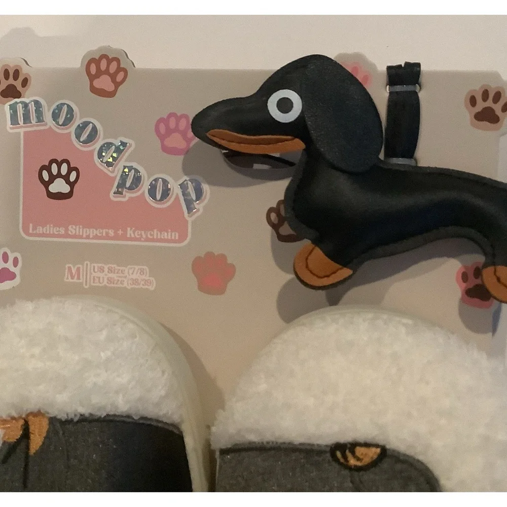 Moodpop Dachshund Doxie Dog Memory Foam Slippers & Keychain New - Picture 3 of 4